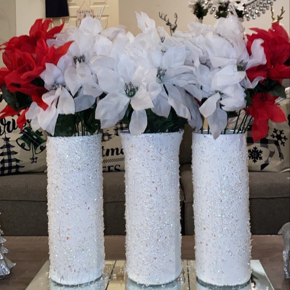 Floral Arrangements in Glass Vases - Picture 1 of 2